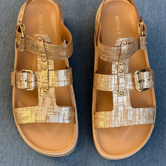 NWOT Donald Pliner Jesmin Sandal in gold is Resort Ready - Picture 3 of 8